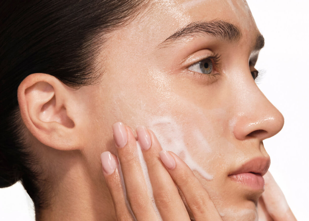 Do You Wash Off Cleanser? How to Use A Facial Cleanser