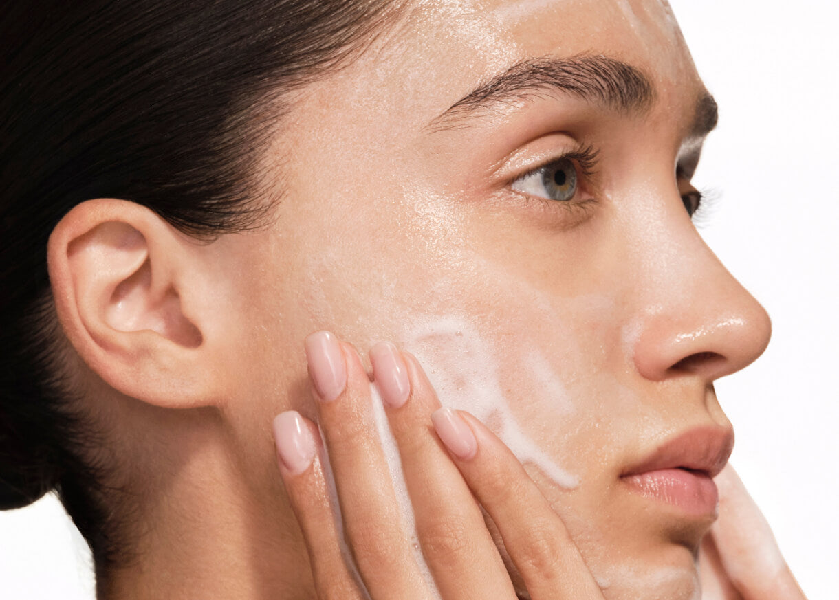 How To Use a Facial Cleanser